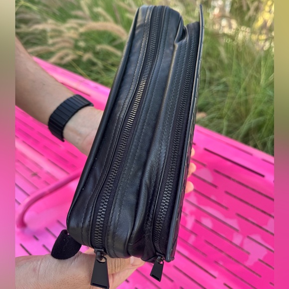 Authentic Mint Condition Bottega Veneta Men’s Crossbody Belt Bag. - Picture 7 of 17